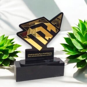 درع ذهبي وأسود